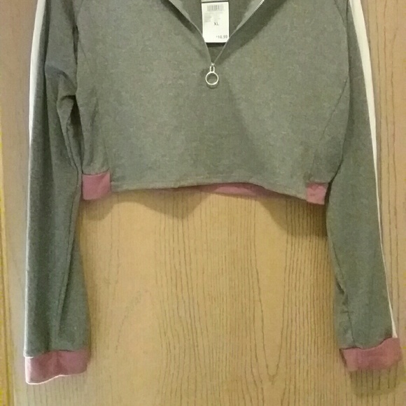 NWT RUE21 active long sleeved crop top - Picture 2 of 3
